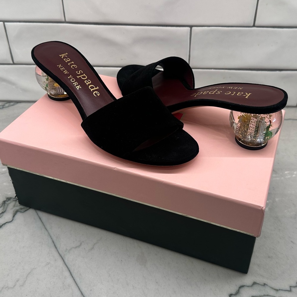 Kate Spade Black “ Polished” Heels with NYC city scene! New in box! - Picture 2 of 6